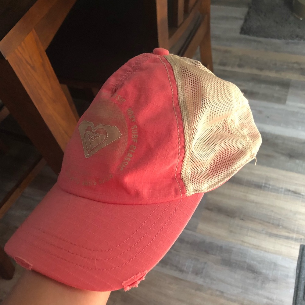 Pink Roxy hat 🎉